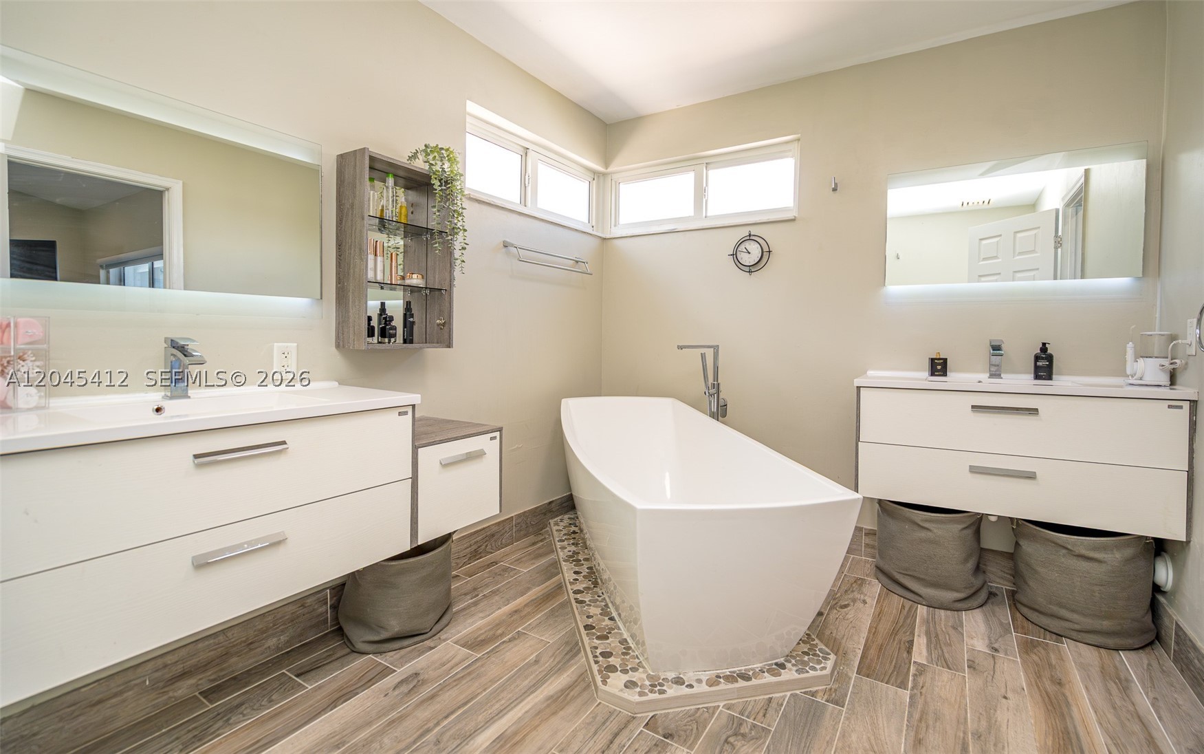 A12045412 Property Photo 30