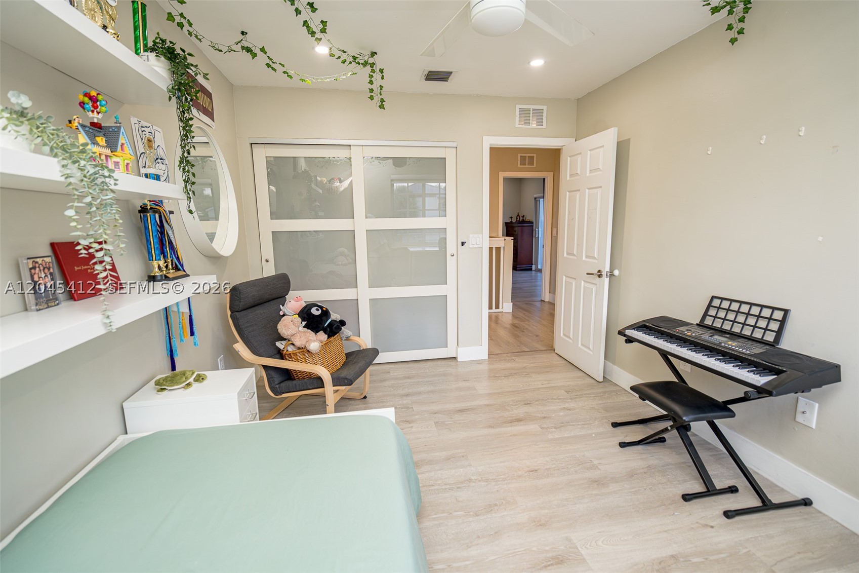 A12045412 Property Photo 36