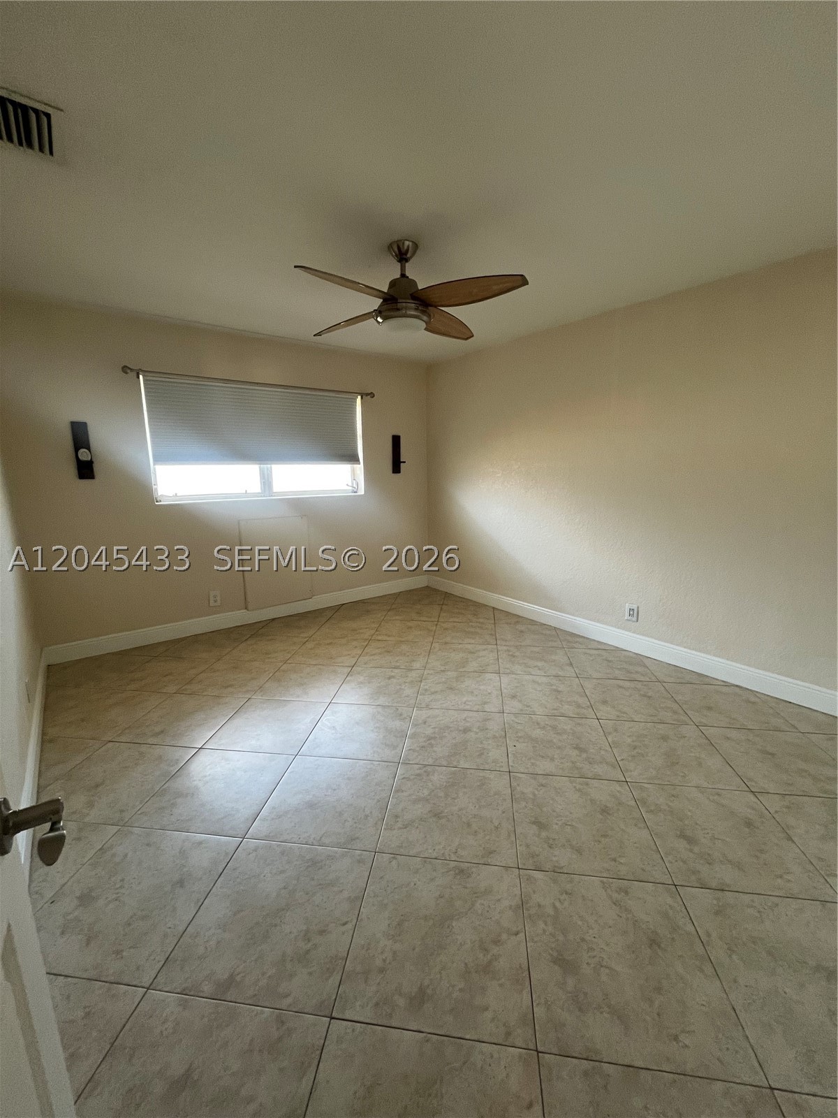 3923 Ne 166th St N-106 Property Photo 6