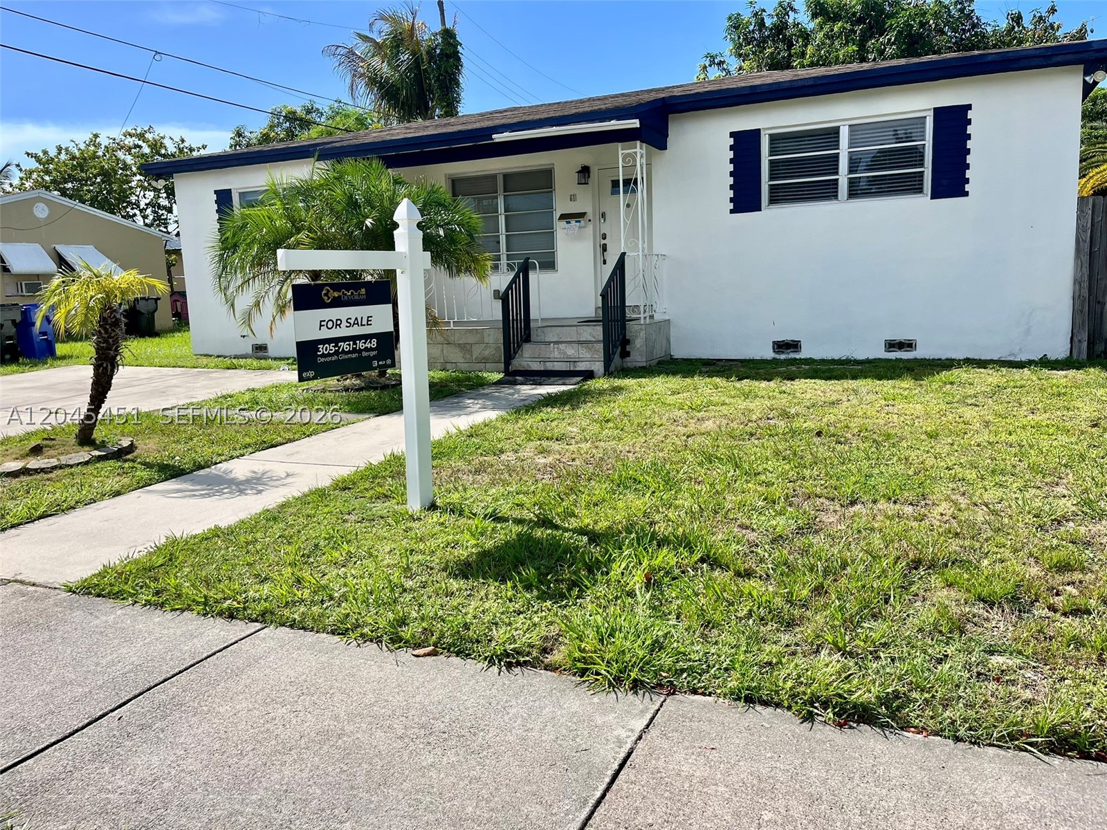 611 NE 171st St Property Photo 1