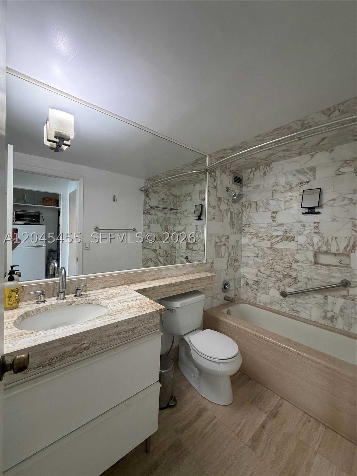 700 Biltmore Way 1216 Property Photo 4
