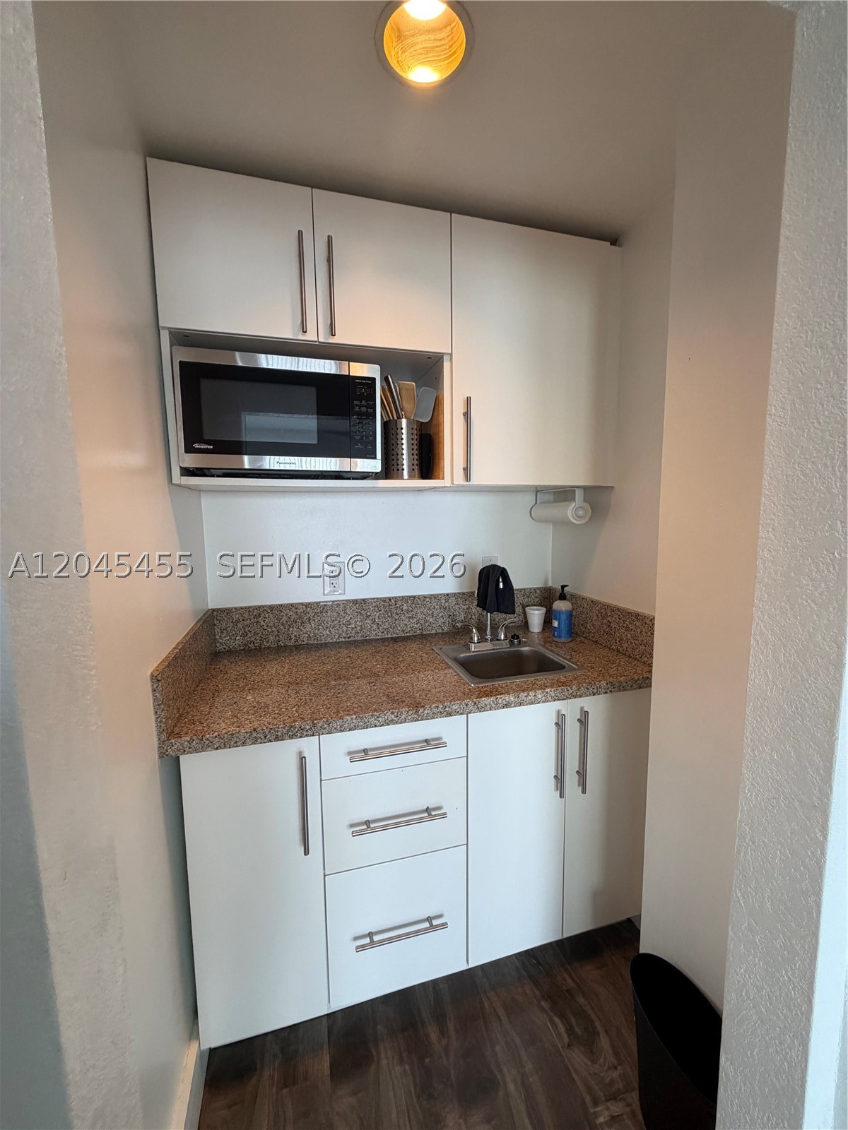 700 Biltmore Way 1216 Property Photo 6