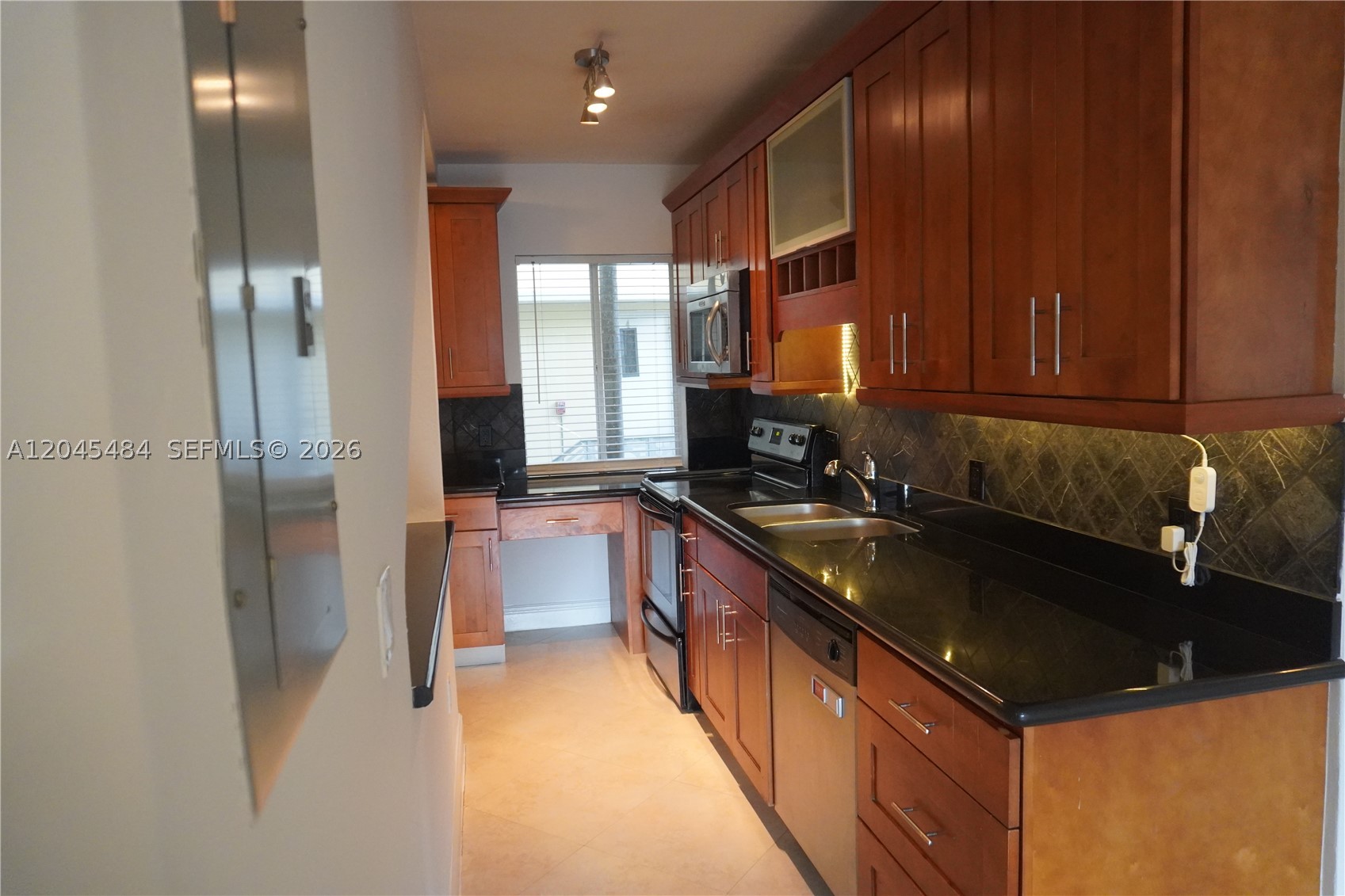 2880 Pine Tree Dr 2 Property Photo 1