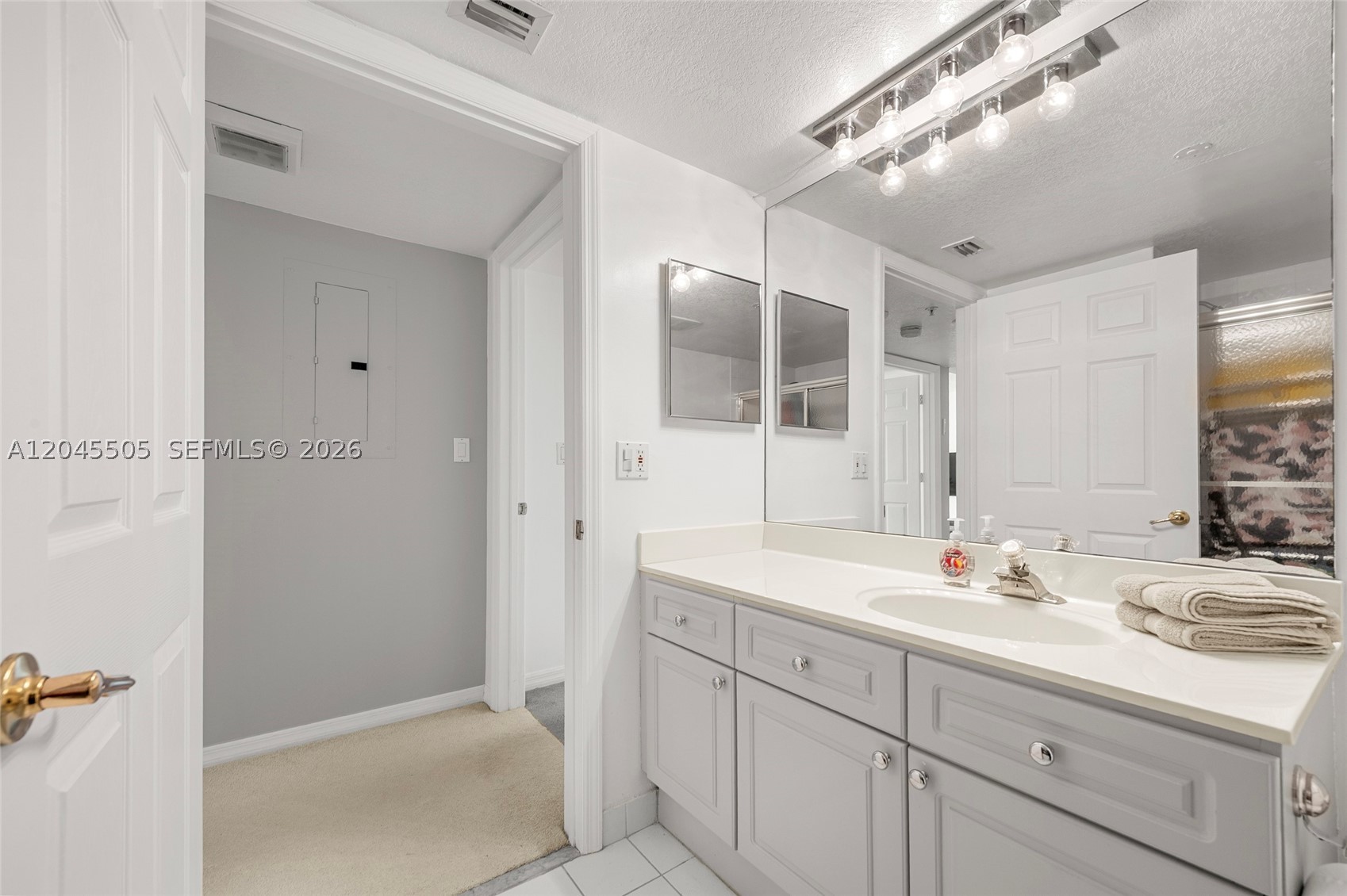 17275 Collins Ave 804 Property Photo 13