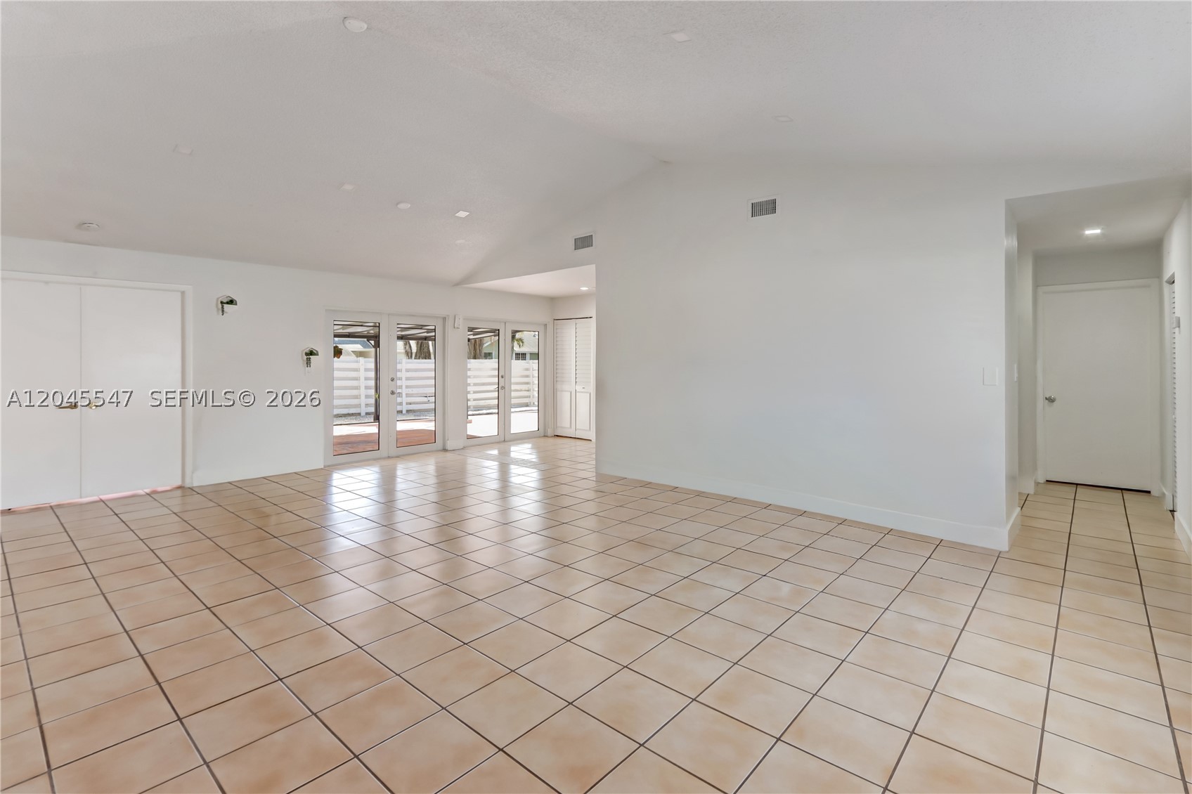 10125 Sw 139th Pl Property Photo 3