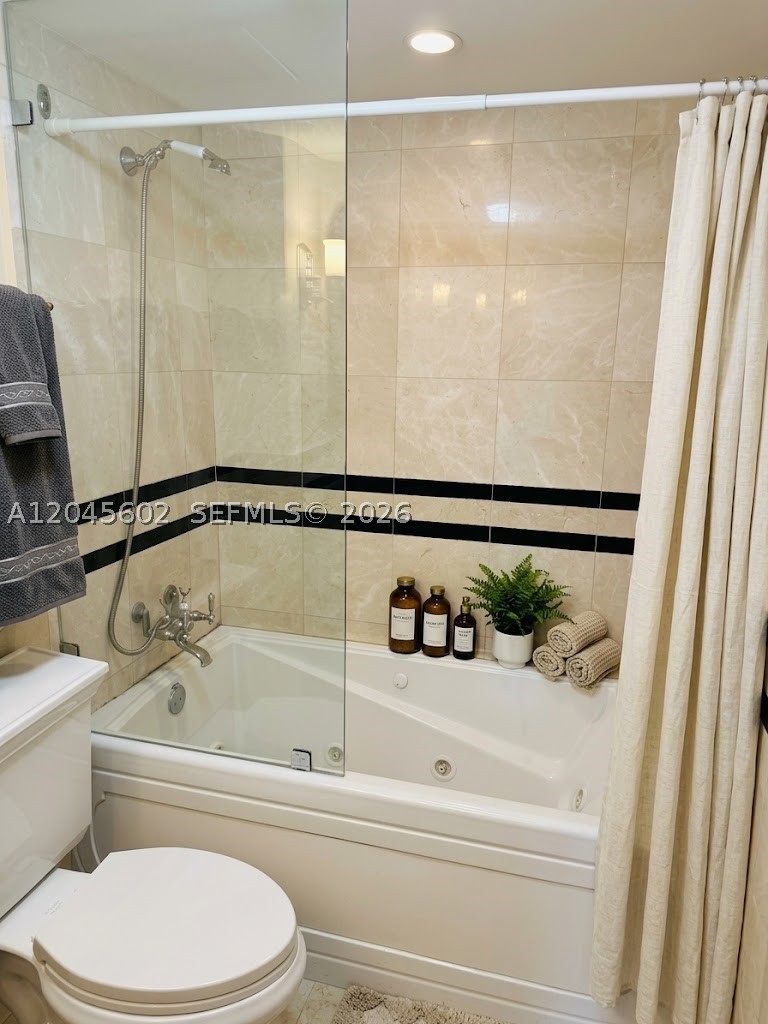 7600 Collins Ave 712 Property Photo 16