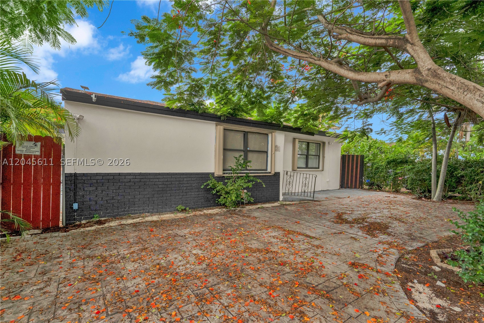 2827 Adams St Property Photo 1