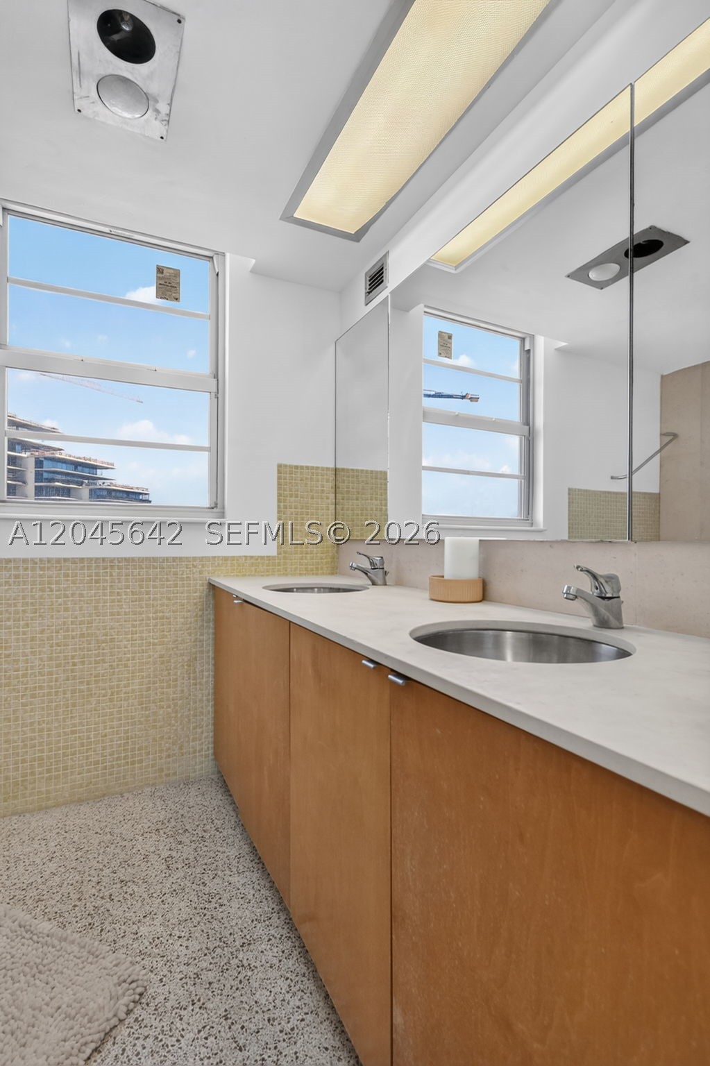 5255 Collins Ave 12e Property Photo 27