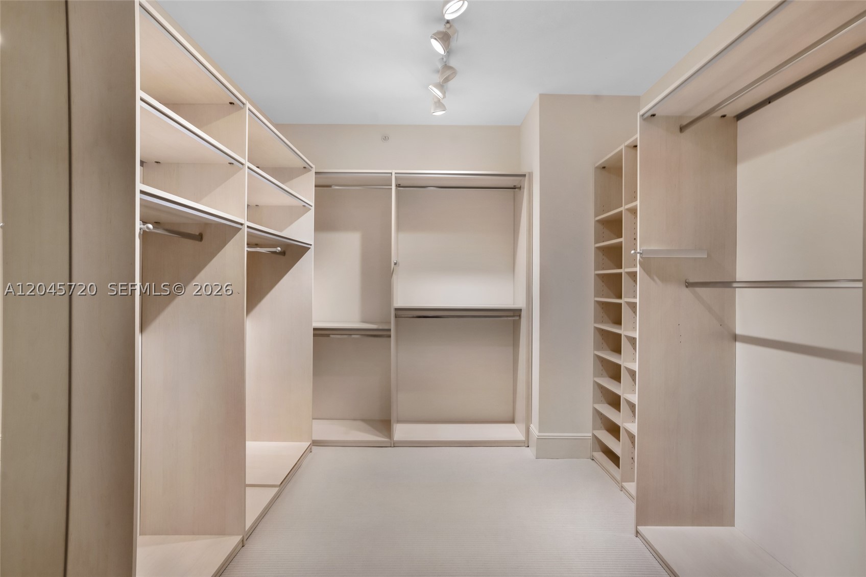 20155 Ne 38th Ct 904 Property Photo 20