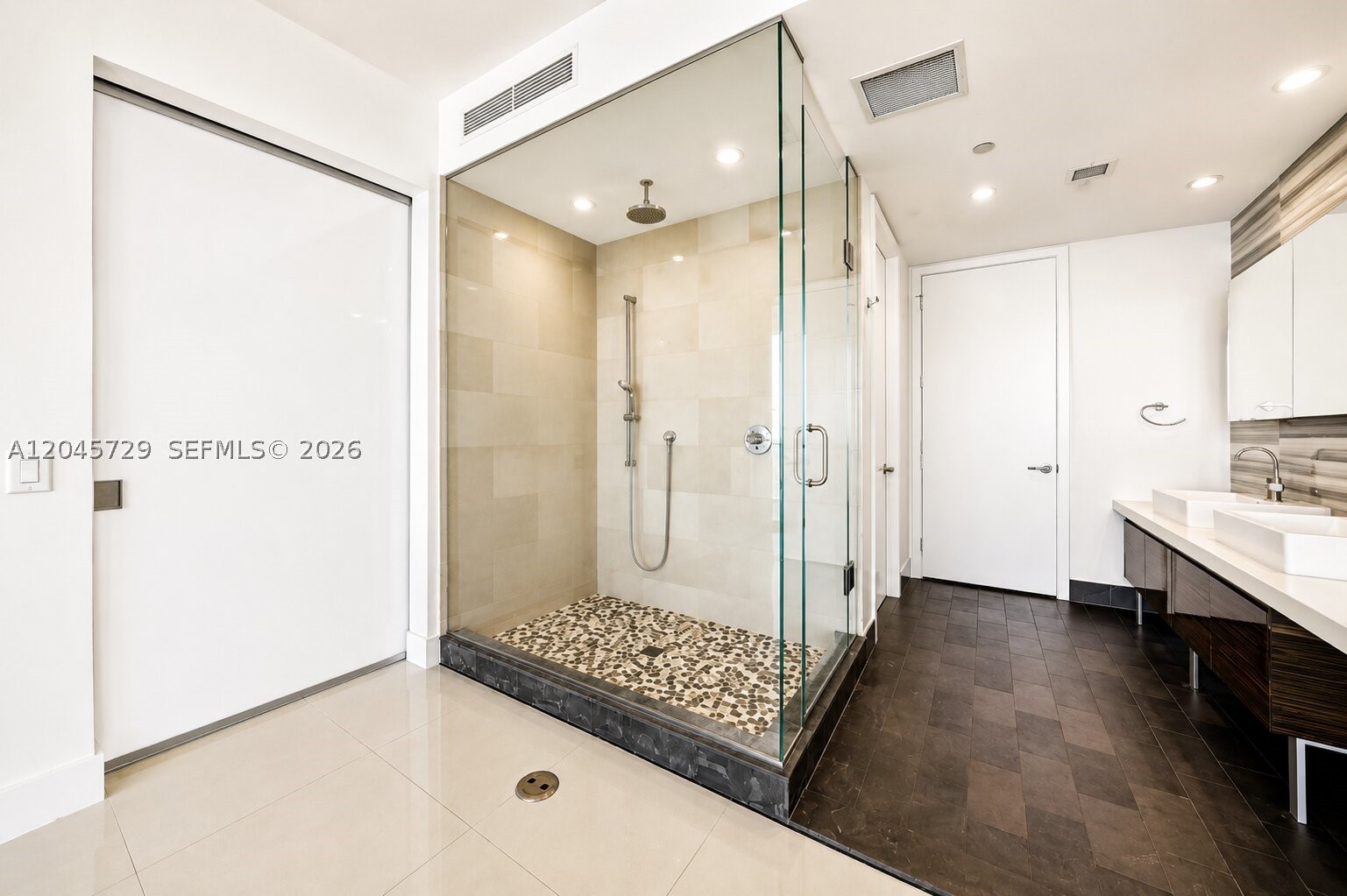 1100 Biscayne Blvd 4402 Property Photo 10