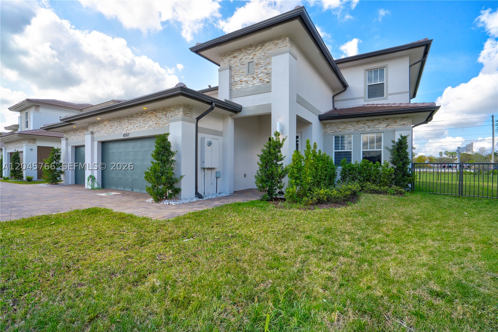 4367 SW 123 Ln Property Photo 1