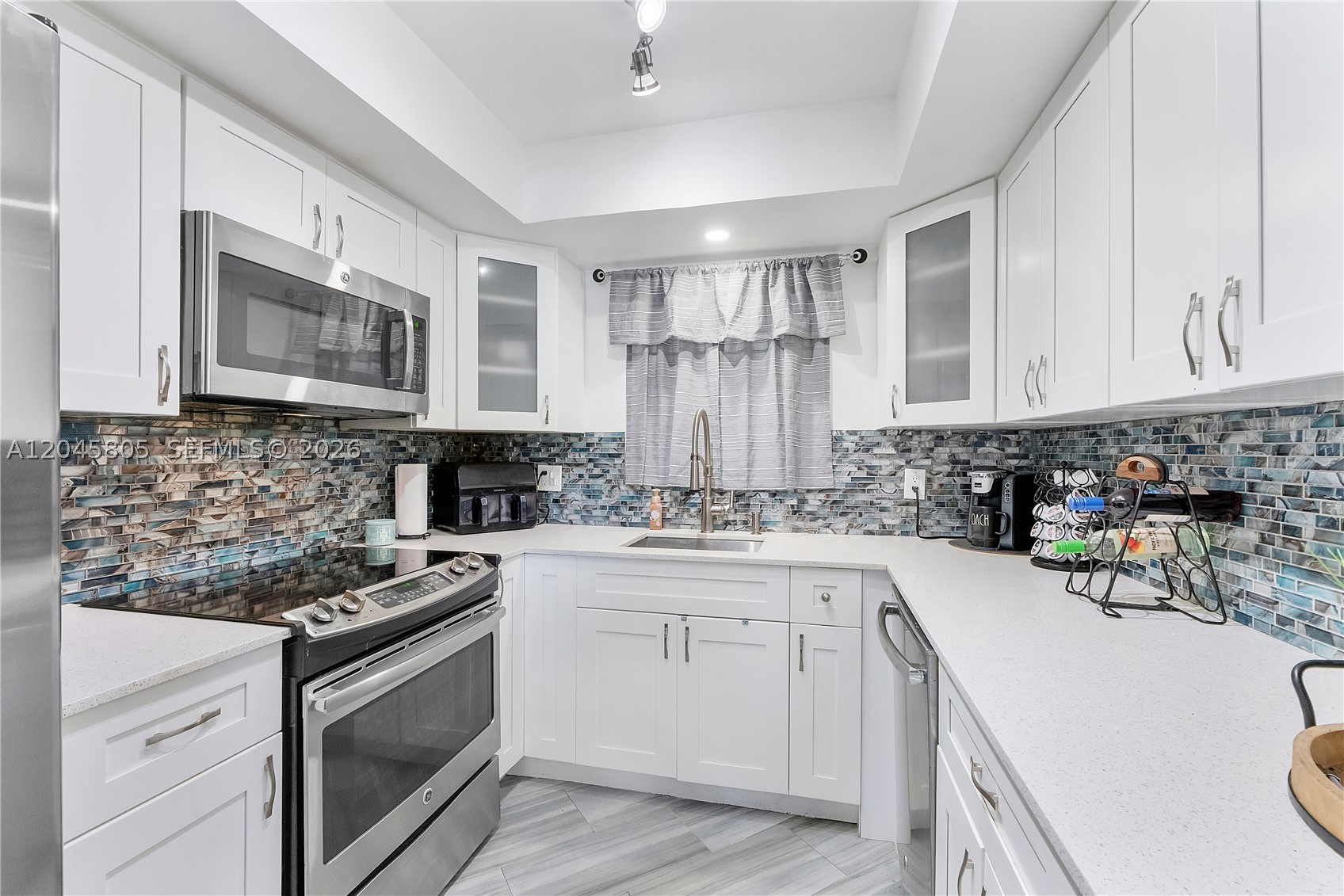 610 Tennis Club Dr 104 Property Photo 10