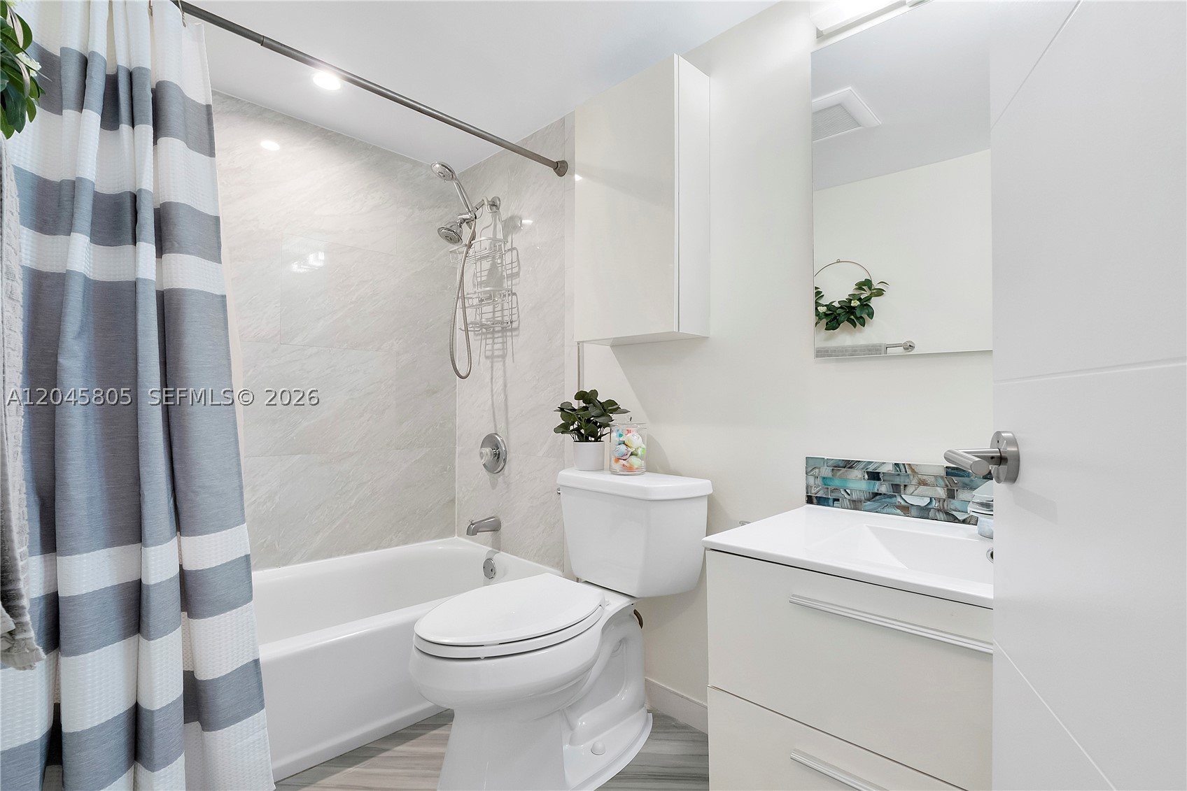 610 Tennis Club Dr 104 Property Photo 17