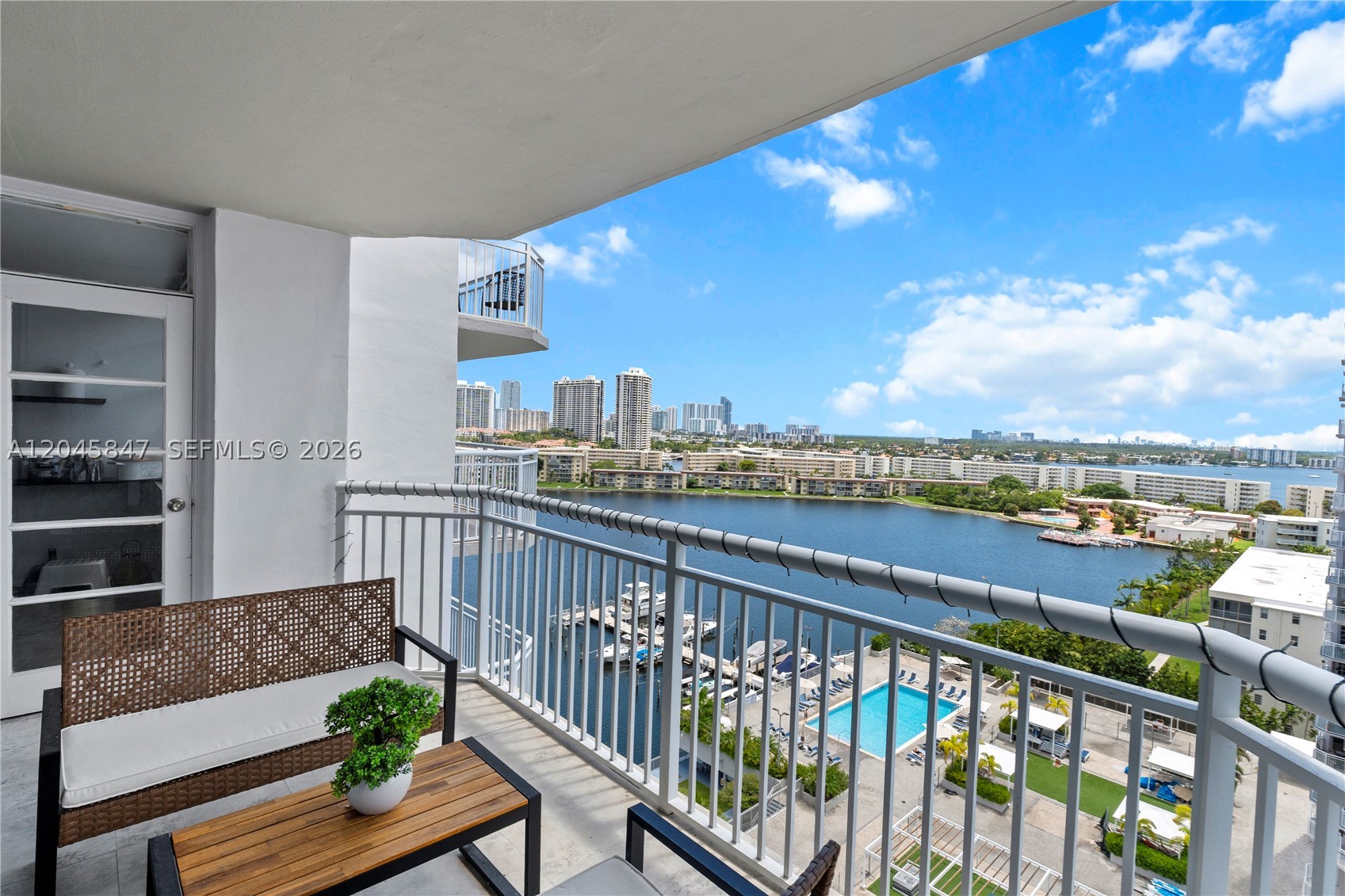 18071 Biscayne Blvd 1404 Property Photo 1