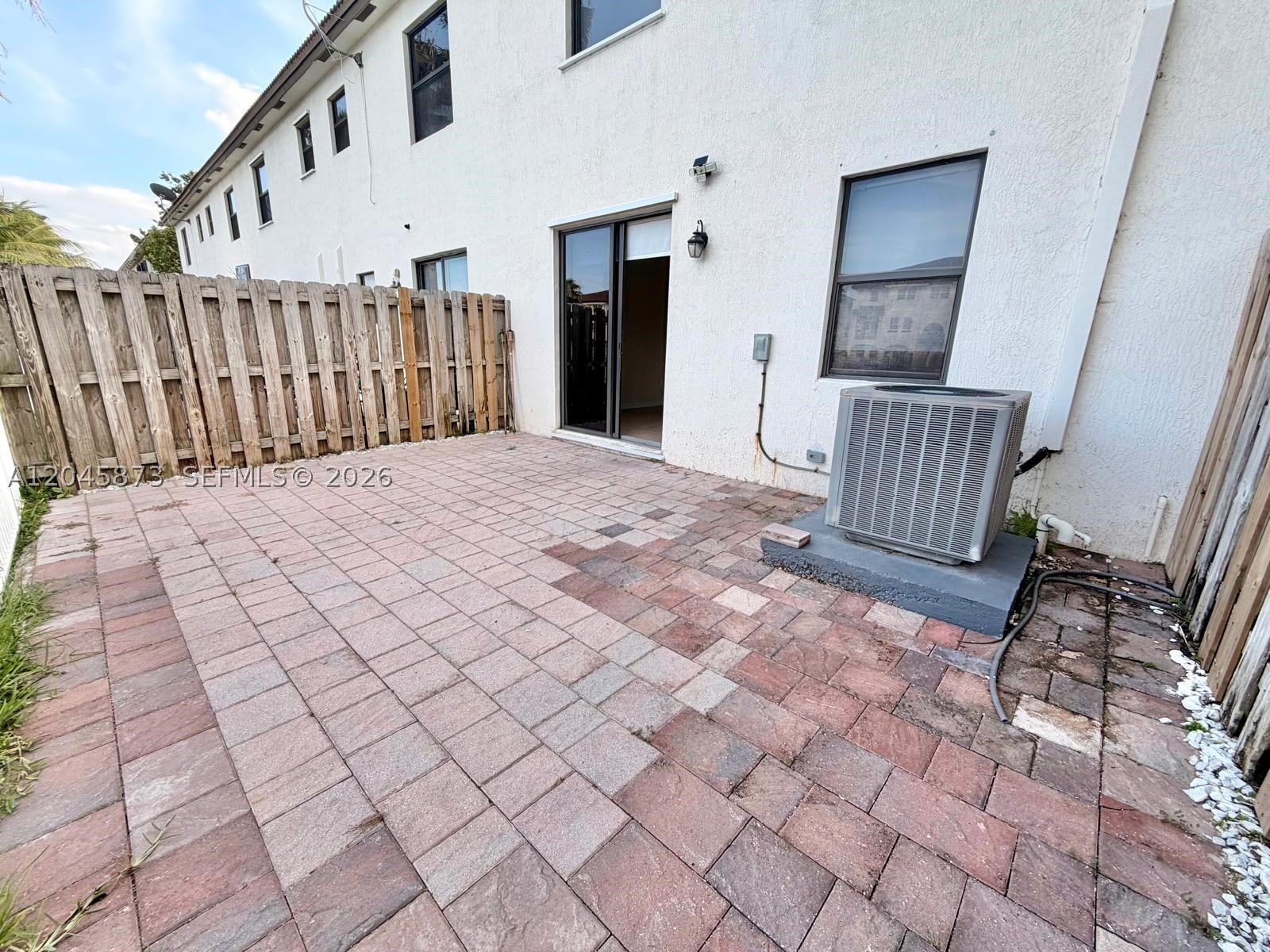 8965 Nw 98th Ave . Property Photo 4