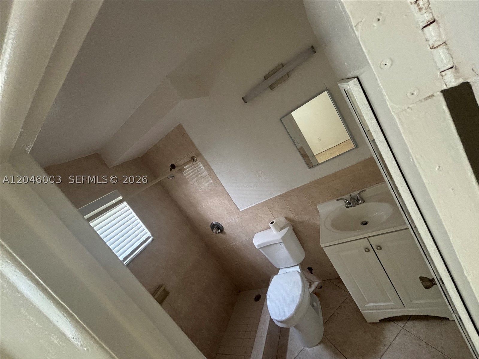 A12046003 Property Photo 5