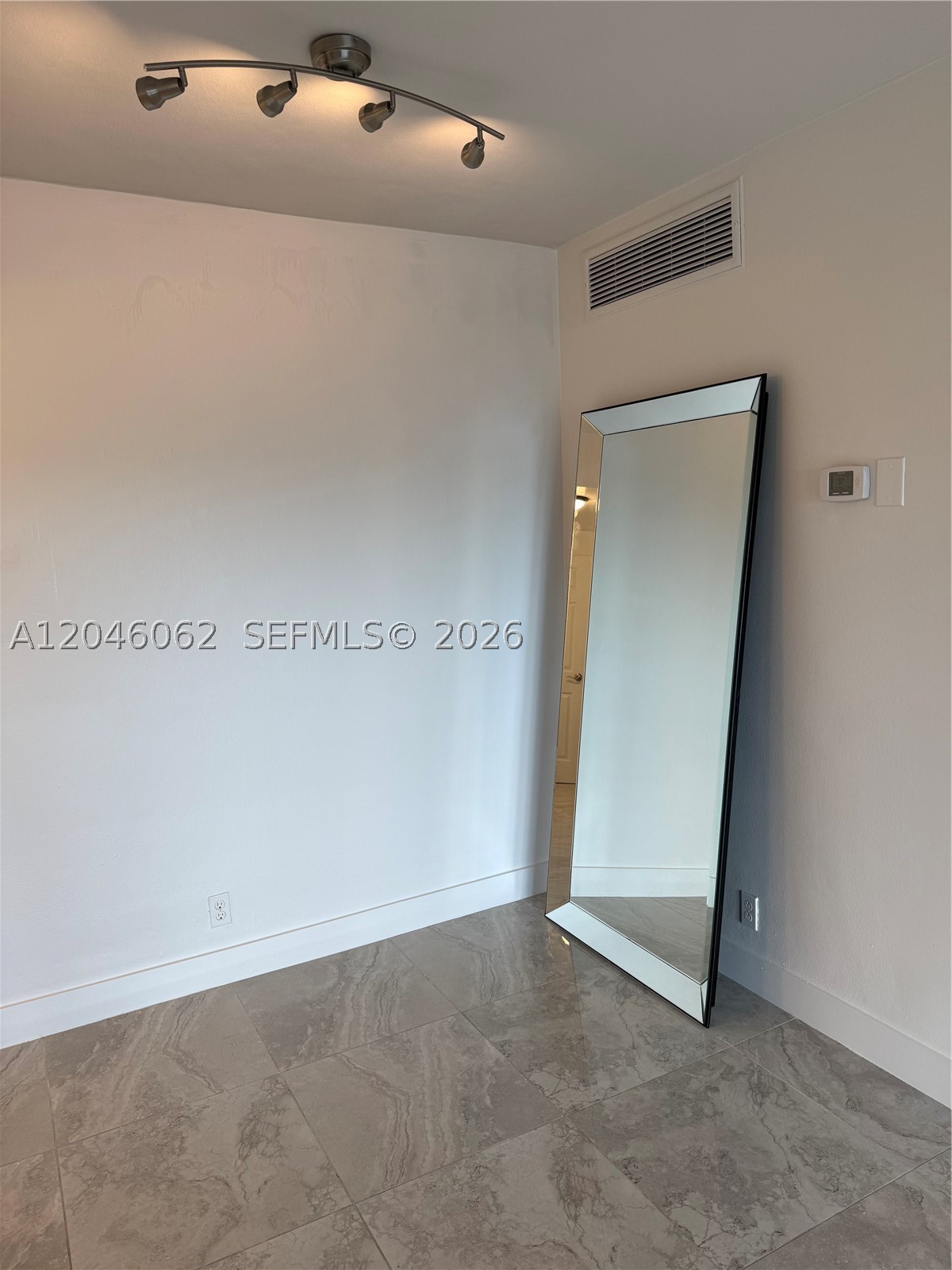 880 Ne 69th St 5q Property Photo 13
