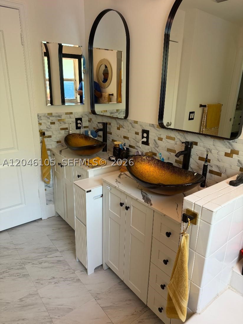 19554 Nw 79th Pl Property Photo 14