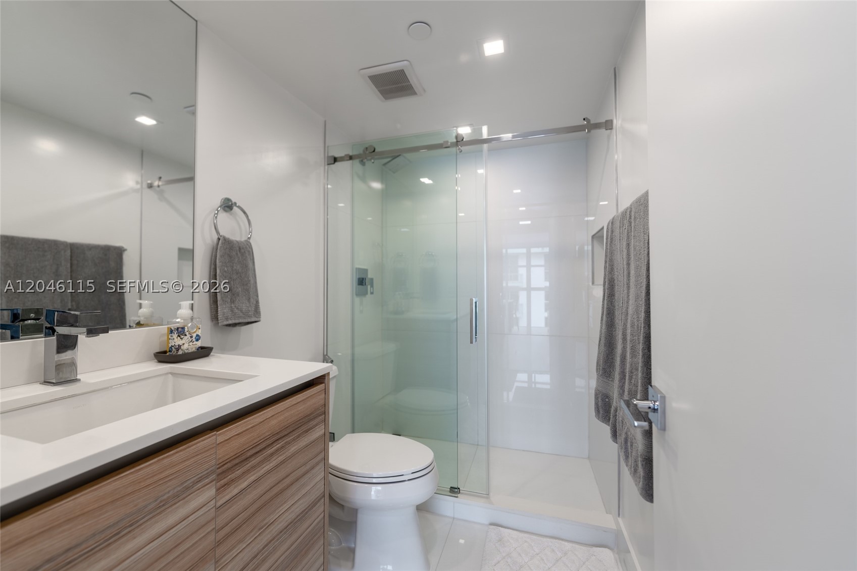 5757 Collins Ave 2207 Property Photo 27