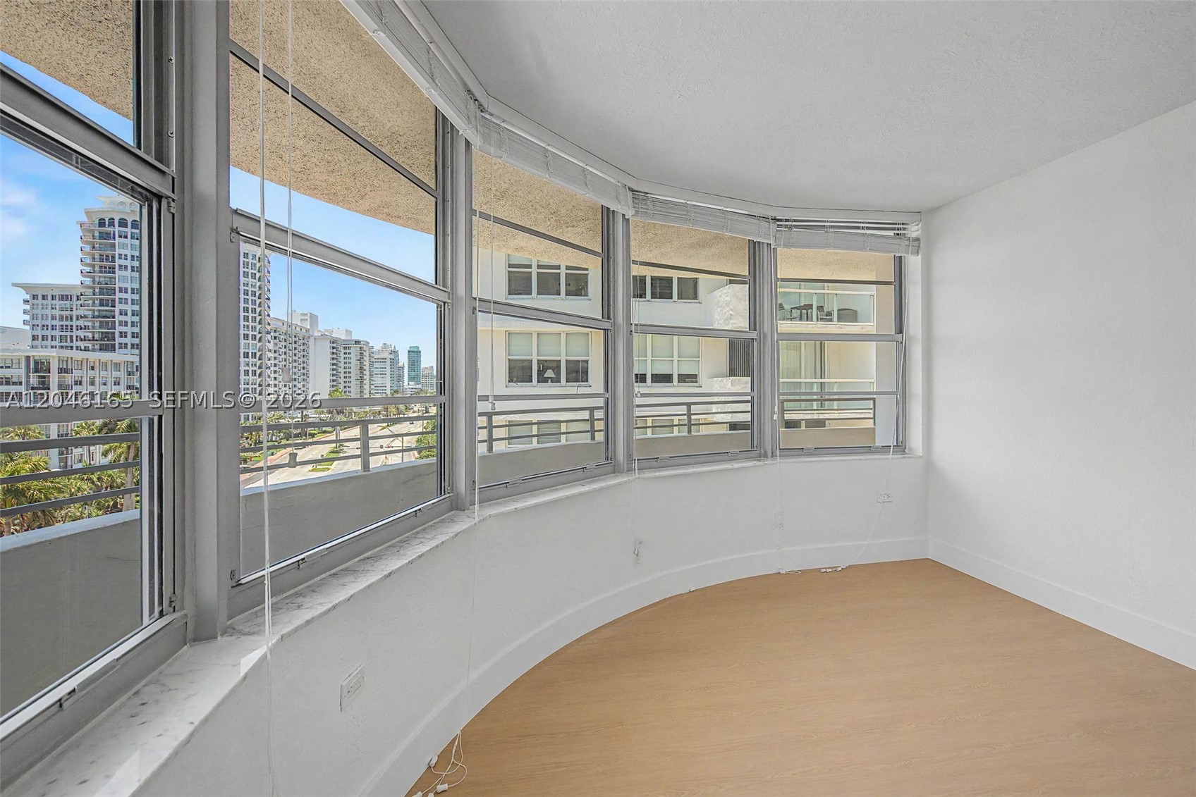 5555 Collins Ave 7b Property Photo 17