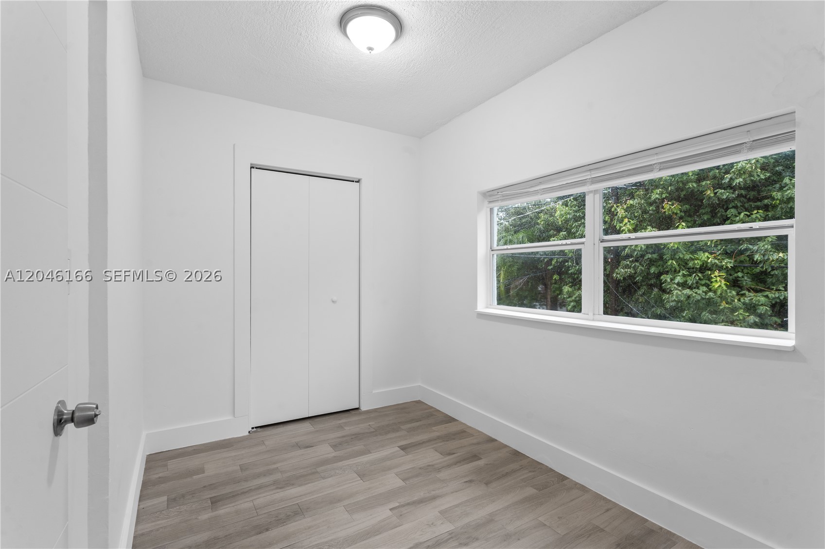 27 Ne 60th Ter 2 Property Photo 2
