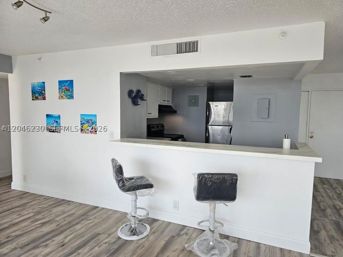 7601 E Treasure Dr 811 Property Photo 4