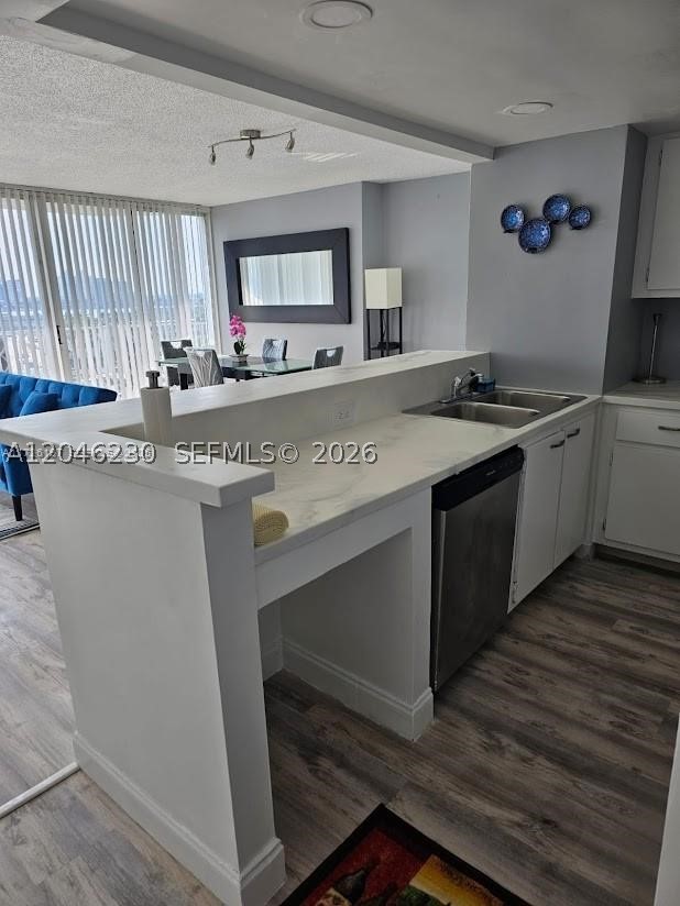 7601 E Treasure Dr 811 Property Photo 8