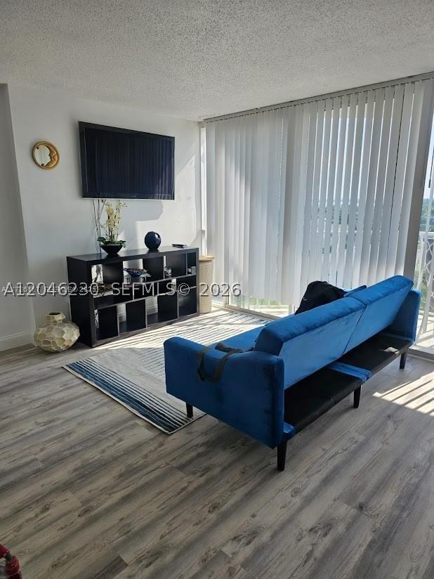 7601 E Treasure Dr 811 Property Photo 10