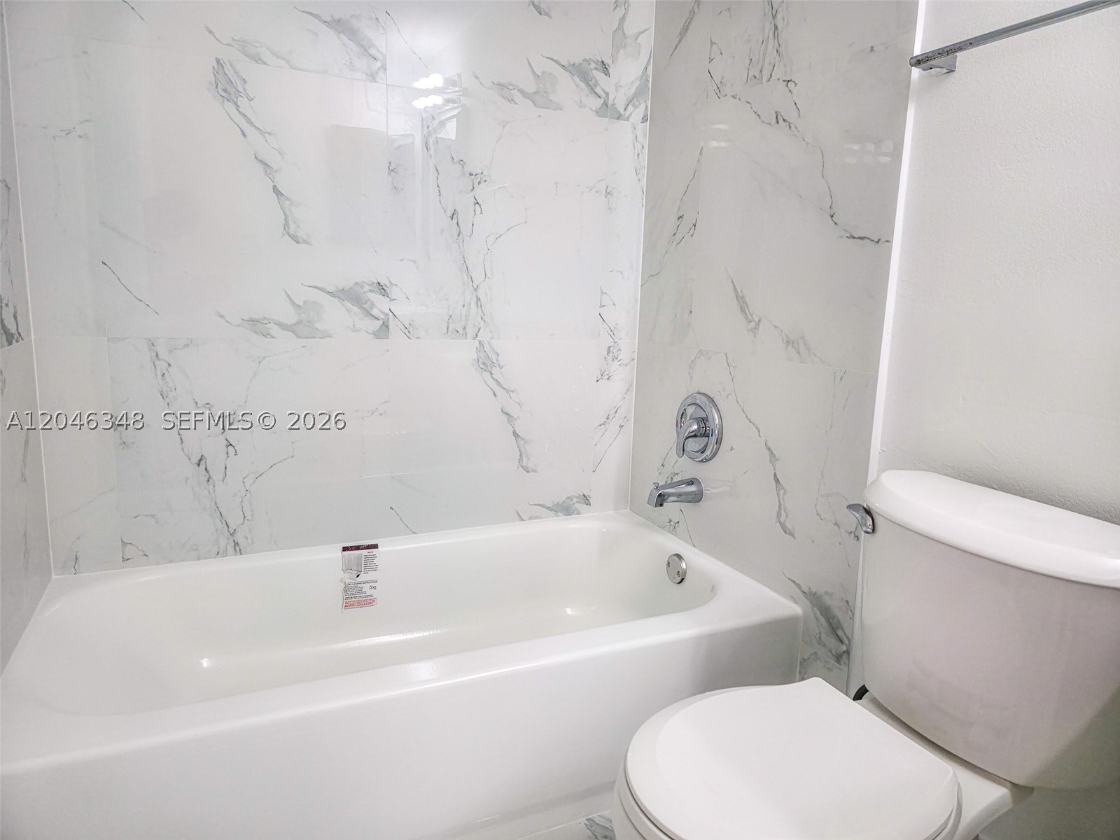 8290 Lake Dr 422 Property Photo 8