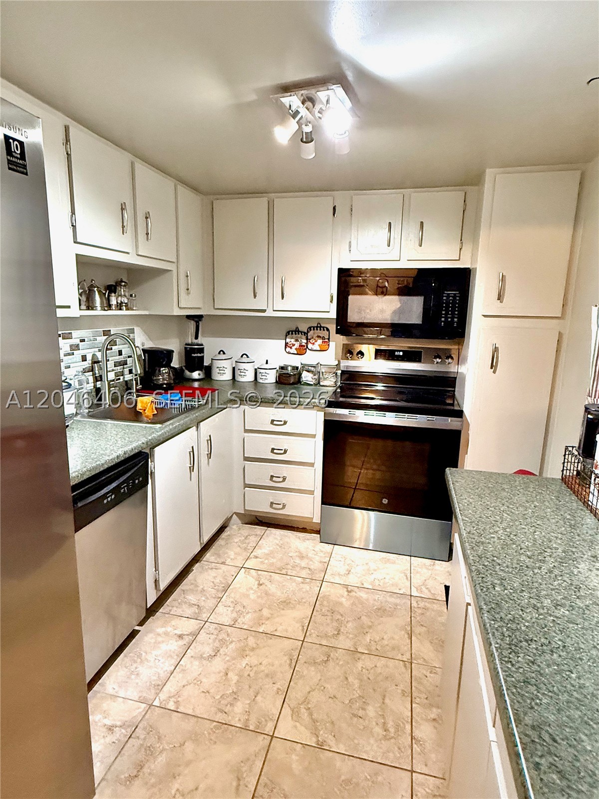 1300 Saint Charles Pl 402 Property Photo 8
