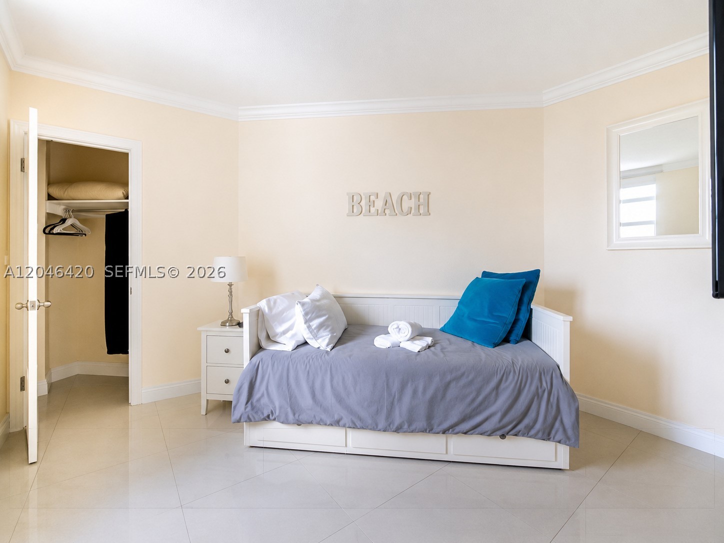 19370 Collins Ave 716 Property Photo 22