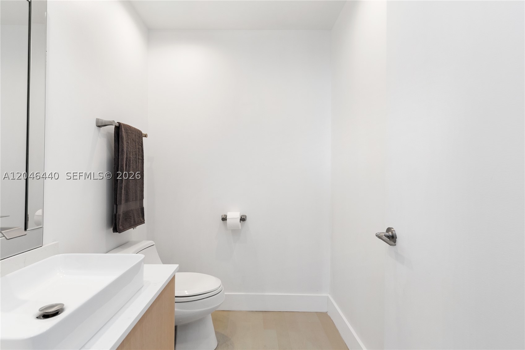 300 S Pointe Dr 907 Property Photo 57