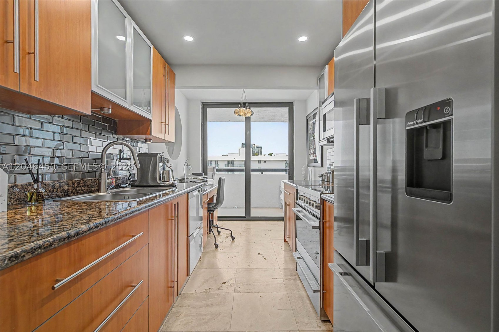 2555 Collins Ave 1814 Property Photo 3