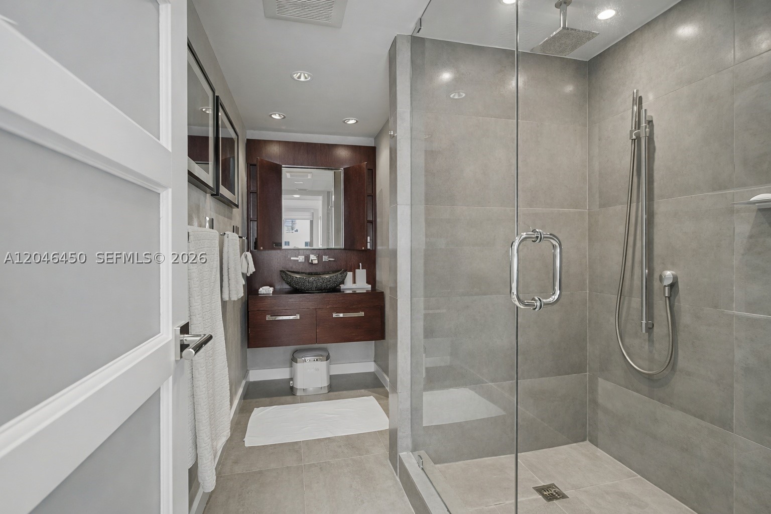 2555 Collins Ave 1814 Property Photo 10