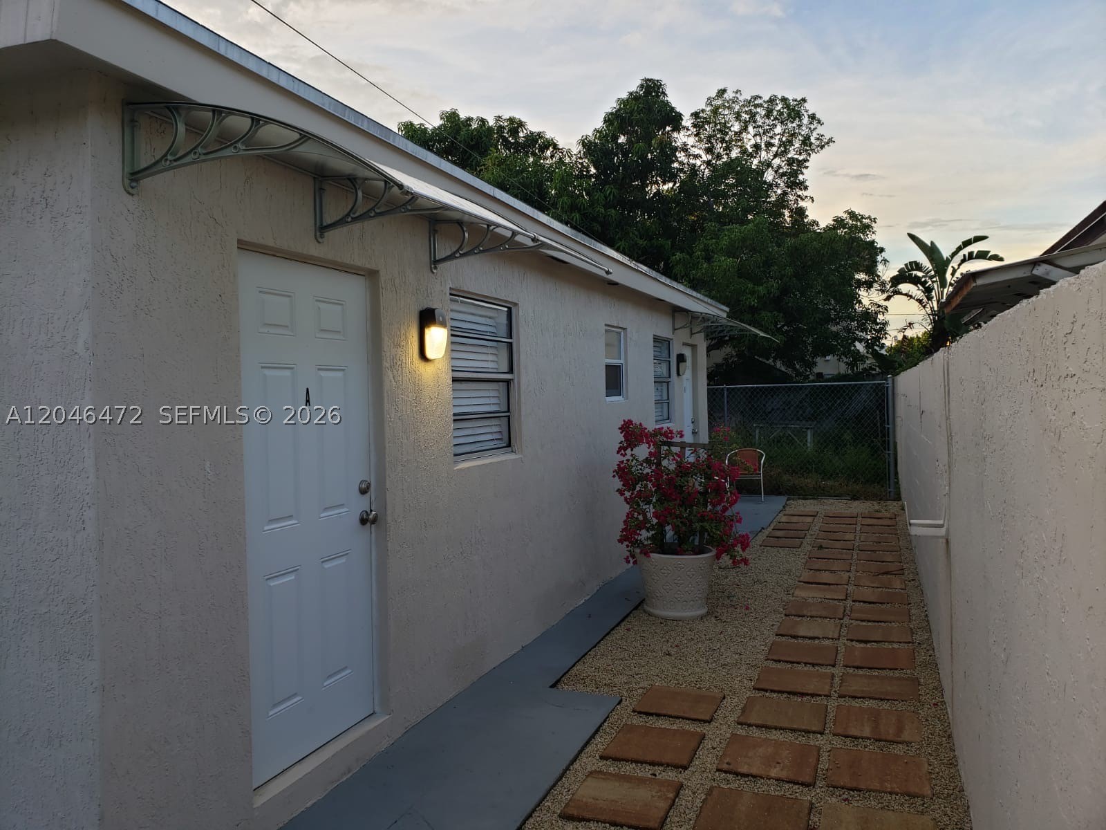 A12046472 Property Photo 30