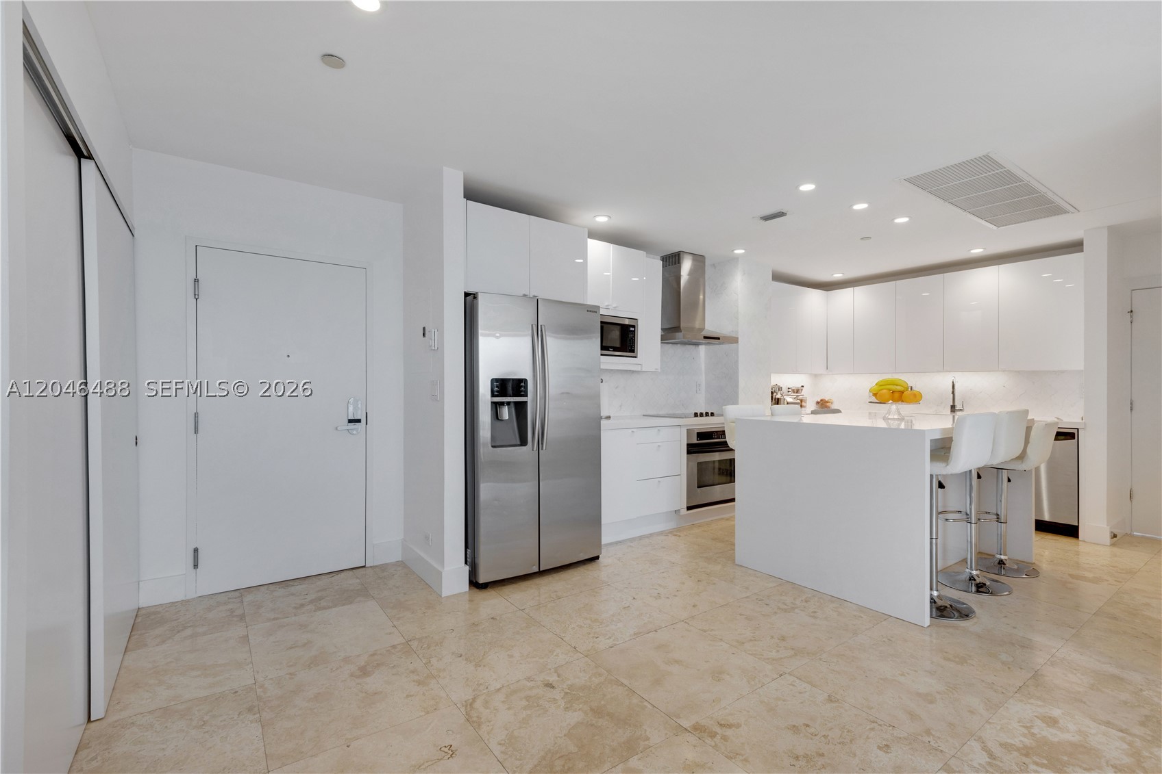 2301 Collins Ave Ph22 Property Photo 4