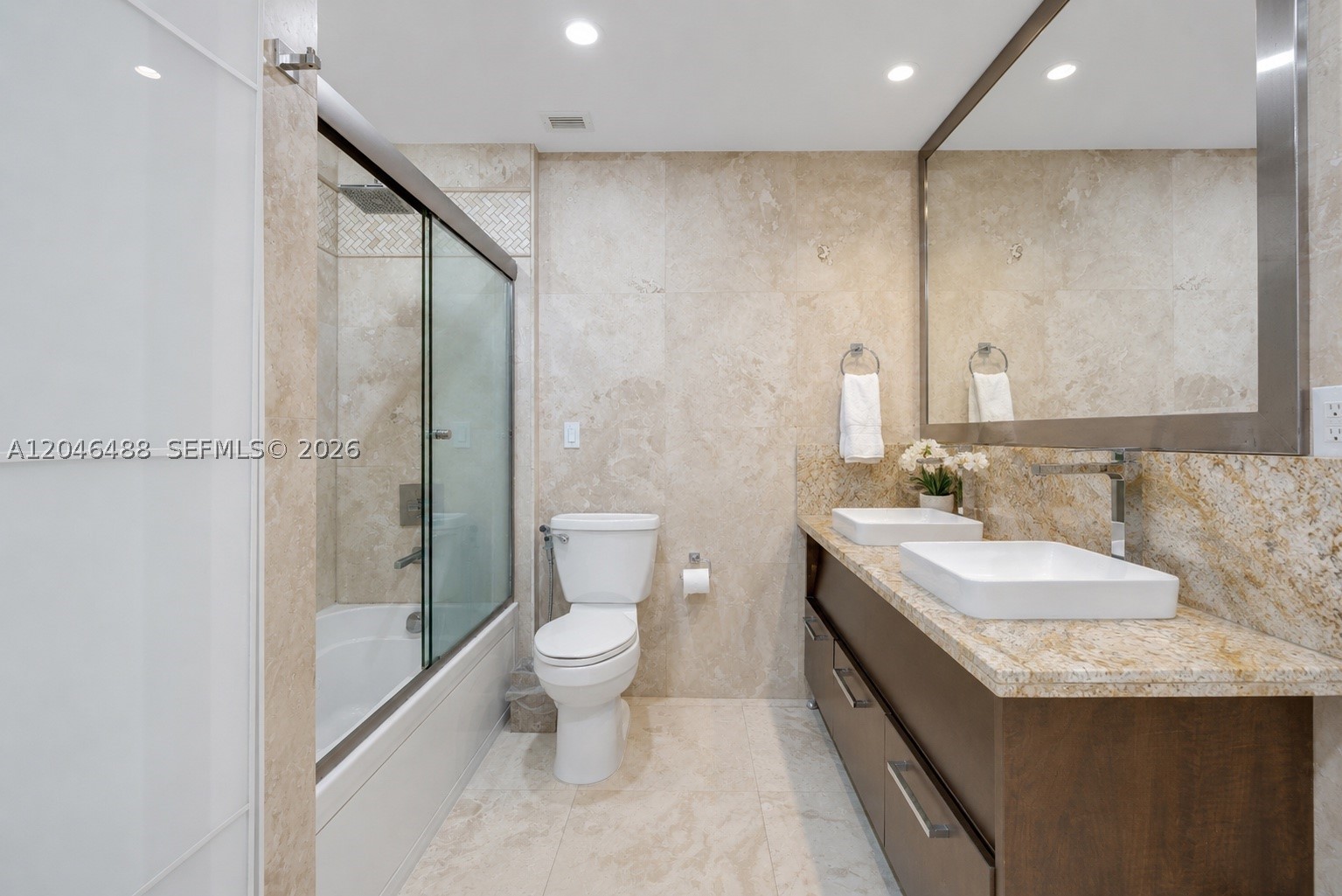 2301 Collins Ave Ph22 Property Photo 11