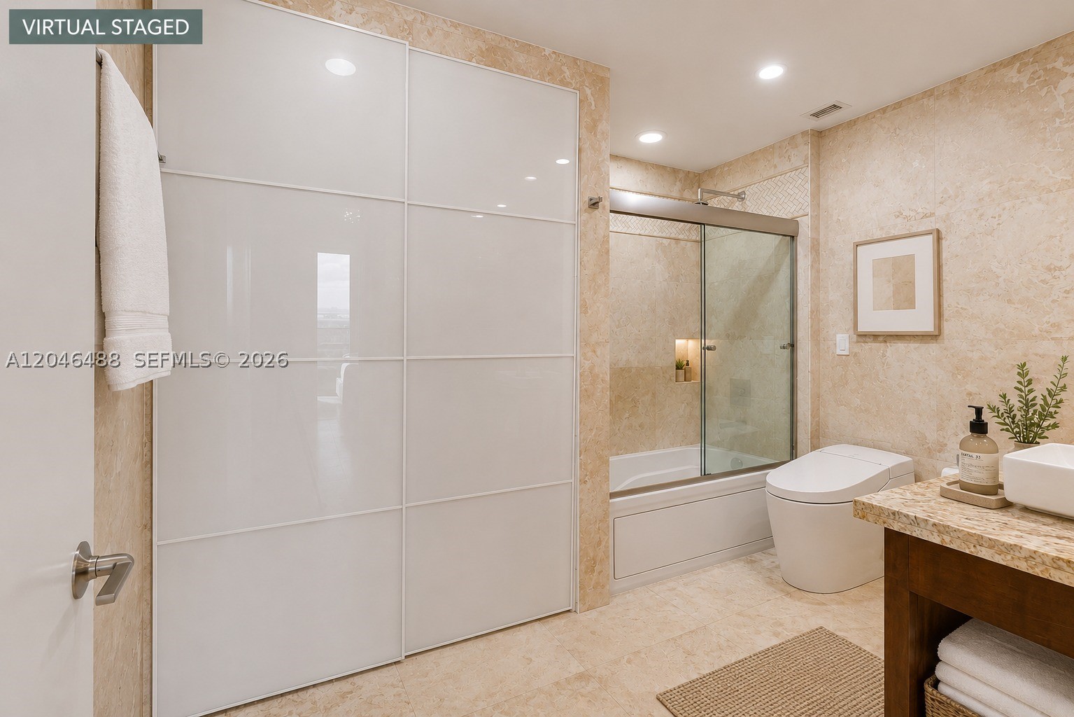 2301 Collins Ave Ph22 Property Photo 12