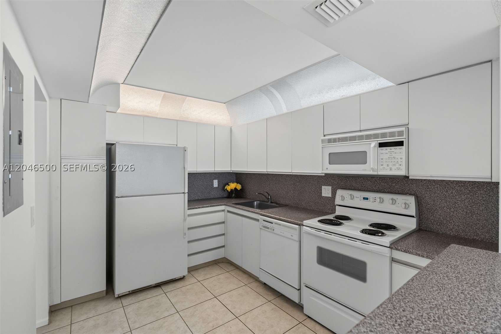 2301 S Ocean Dr 1004 Property Photo 12