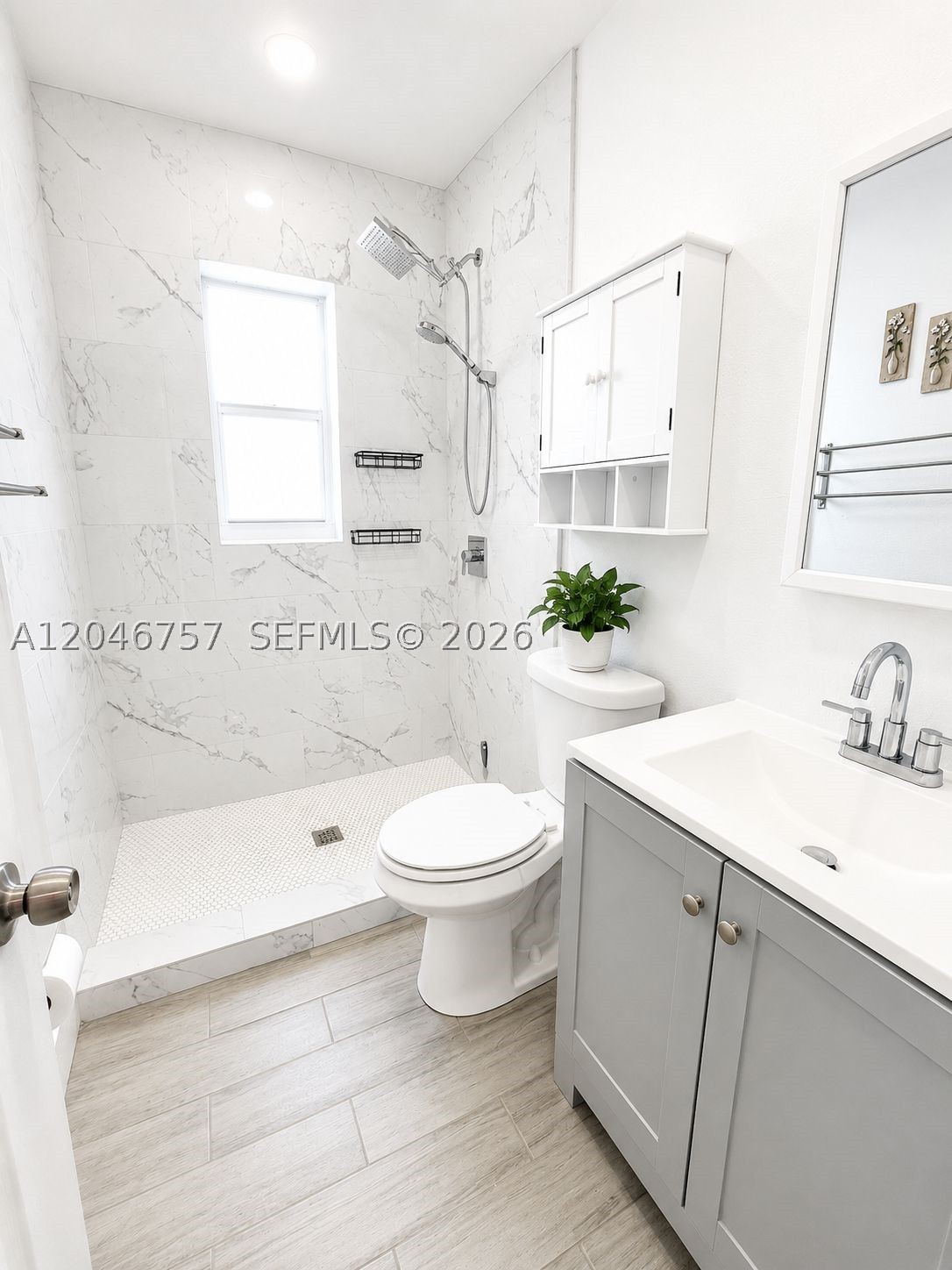 59 E 10th St 1 Property Photo 7