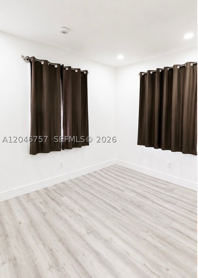 59 E 10th St 1 Property Photo 9