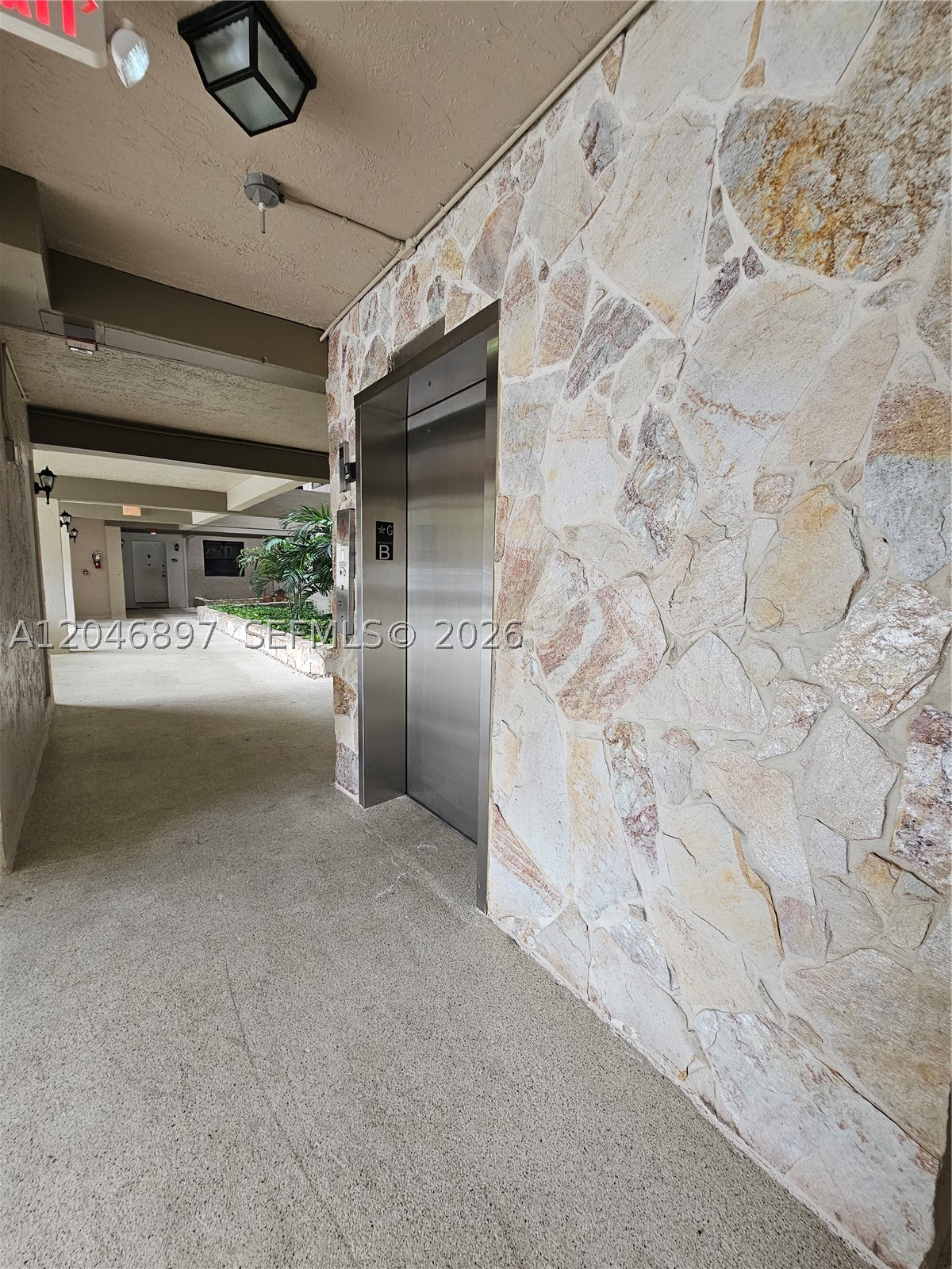 461 Ives Dairy Rd 406-2 Property Photo 3