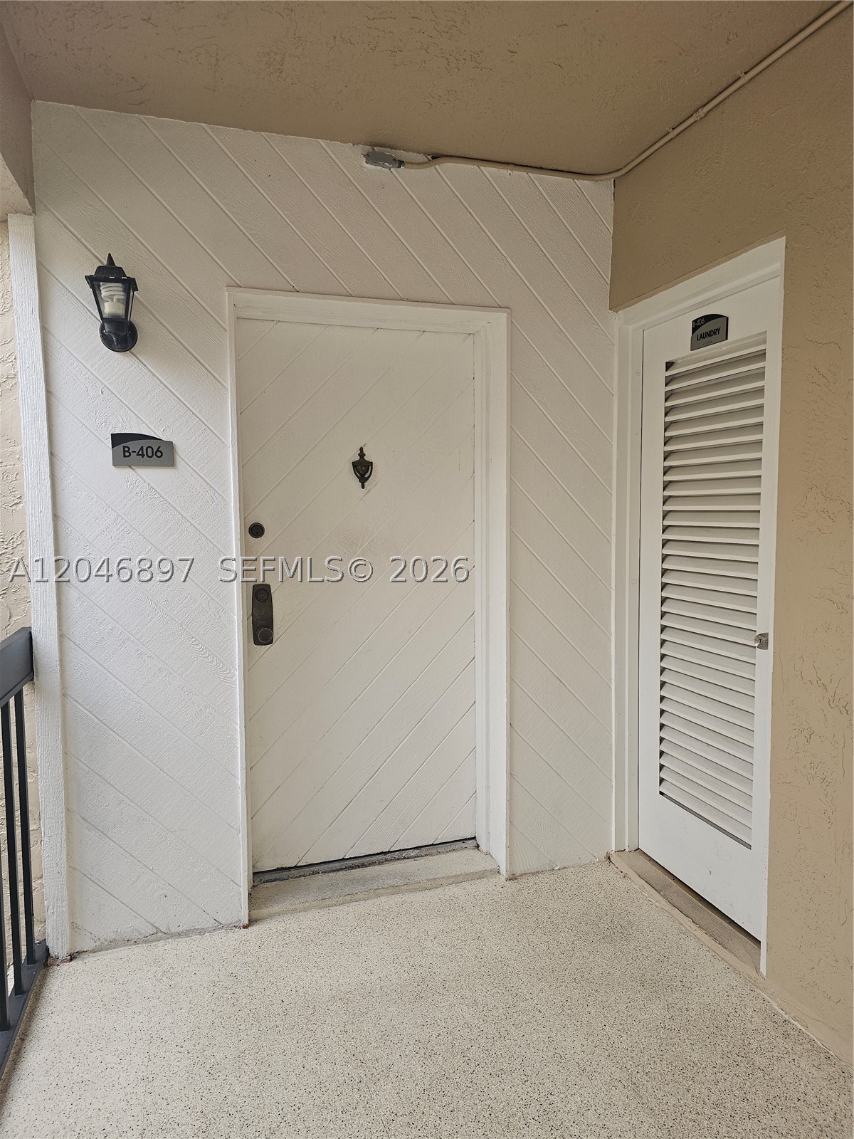 461 Ives Dairy Rd 406-2 Property Photo 4
