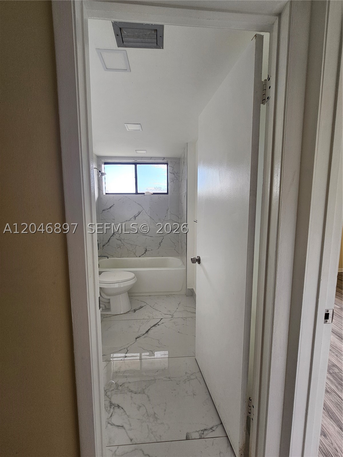 461 Ives Dairy Rd 406-2 Property Photo 11