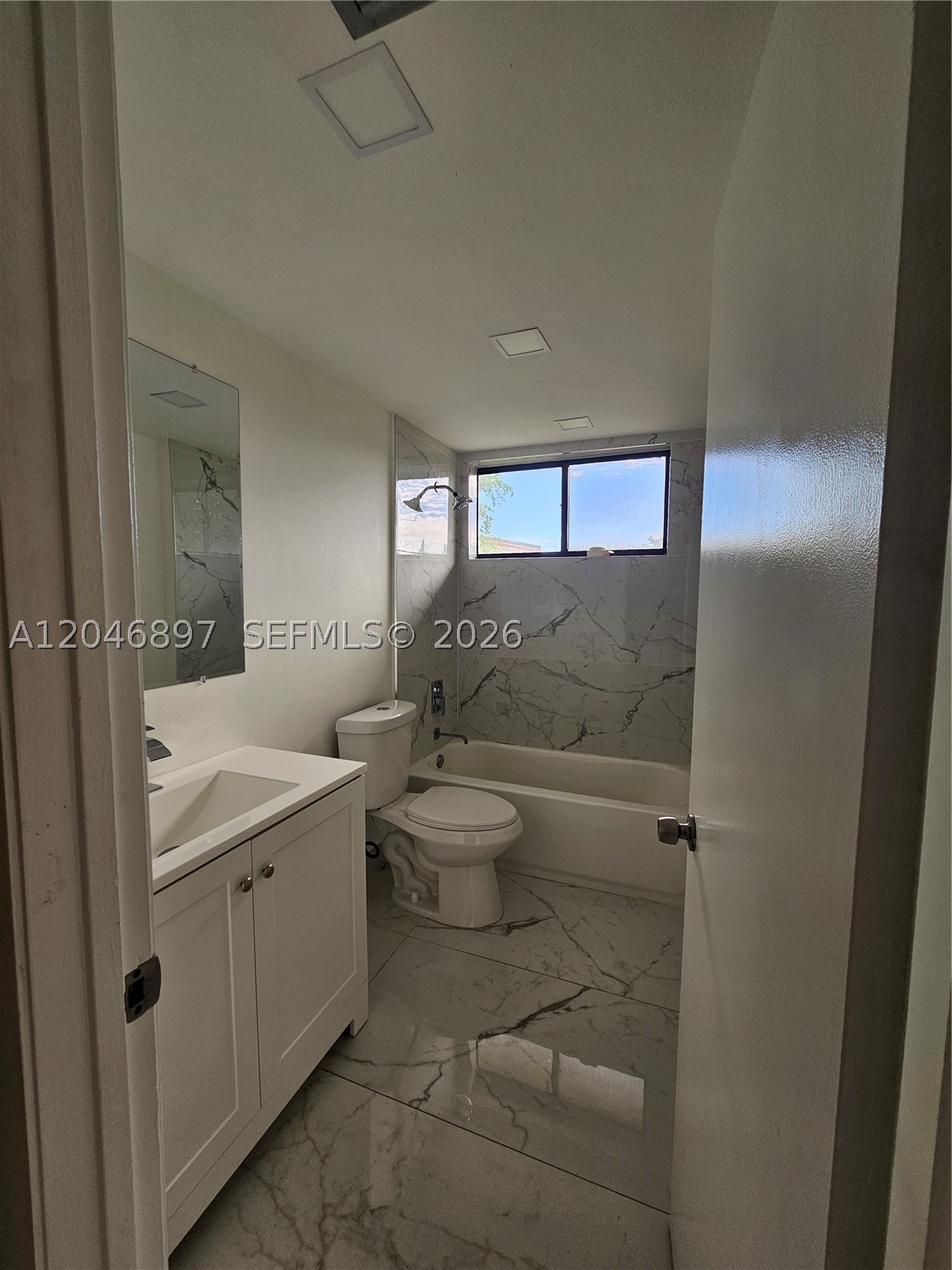 461 Ives Dairy Rd 406-2 Property Photo 12