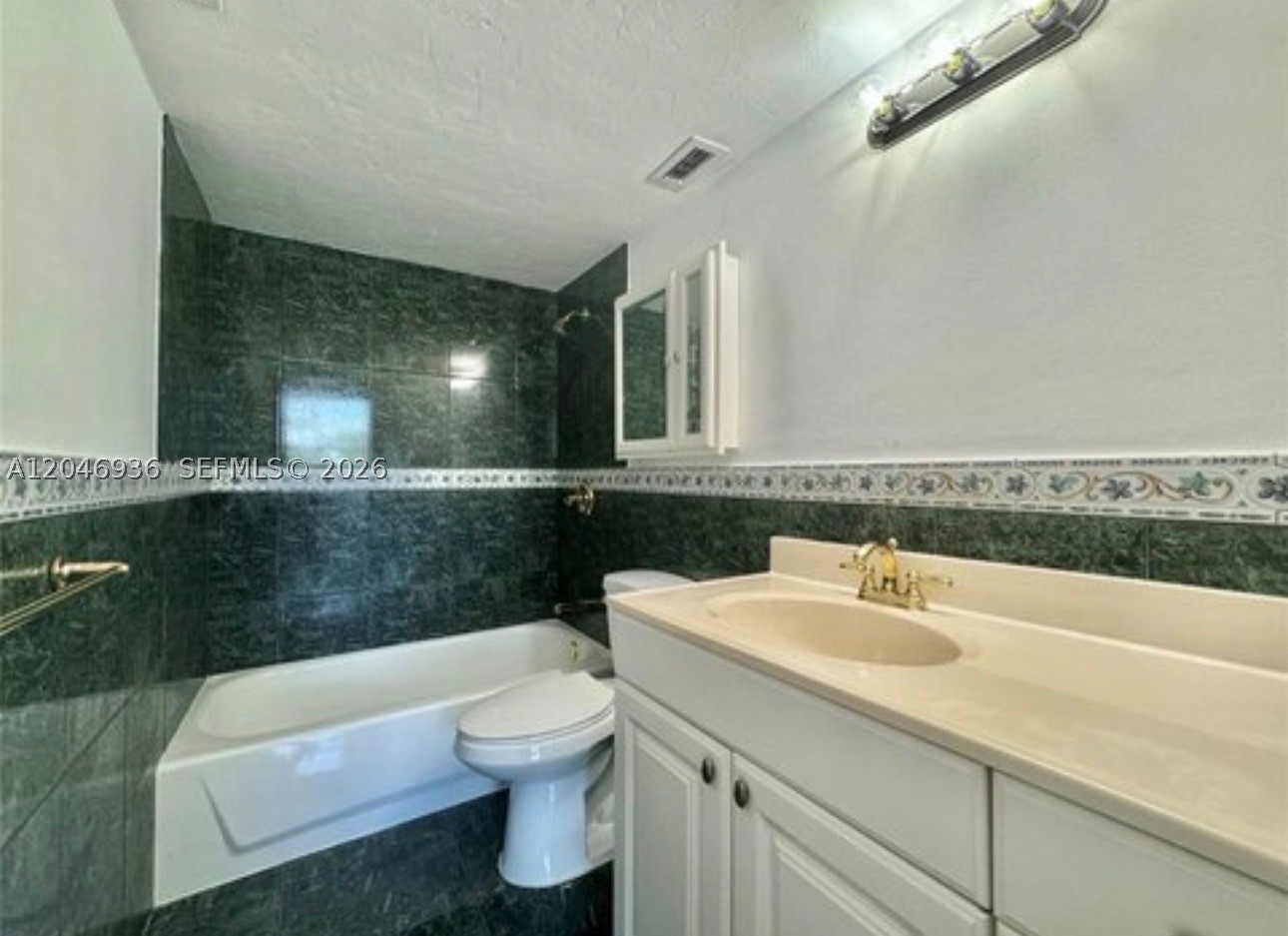 3660 Ne 166th St 315 Property Photo 11