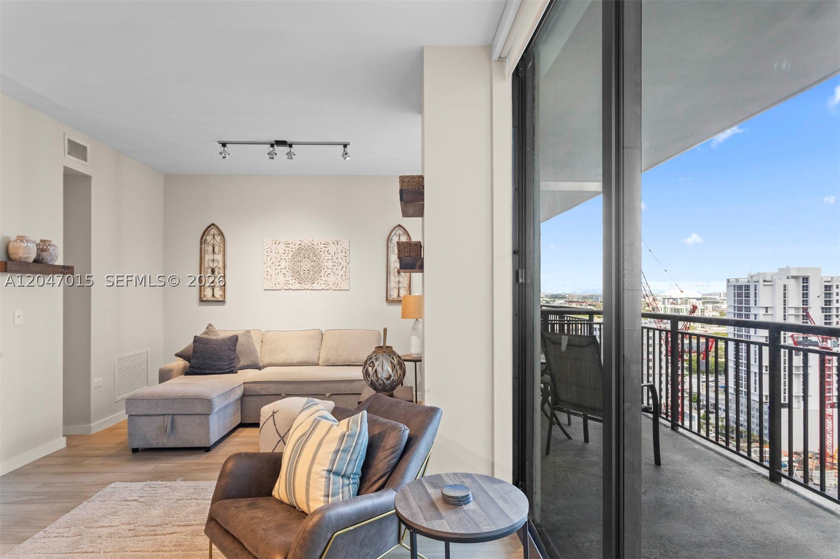 999 Sw 1st Ave 2015 Property Photo 3