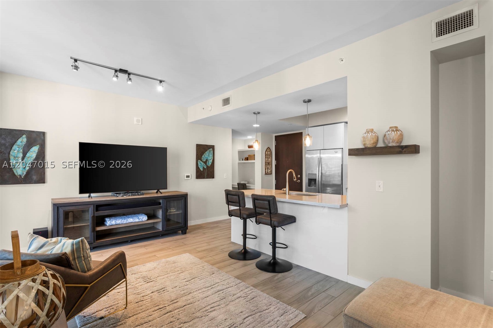 999 Sw 1st Ave 2015 Property Photo 4