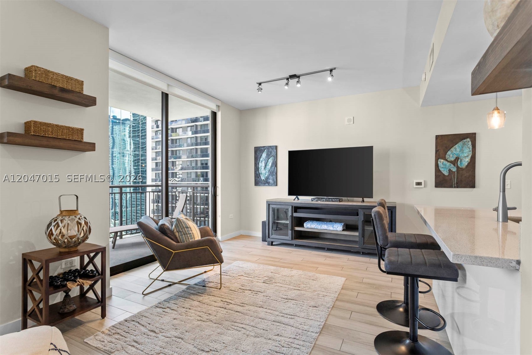 999 Sw 1st Ave 2015 Property Photo 5