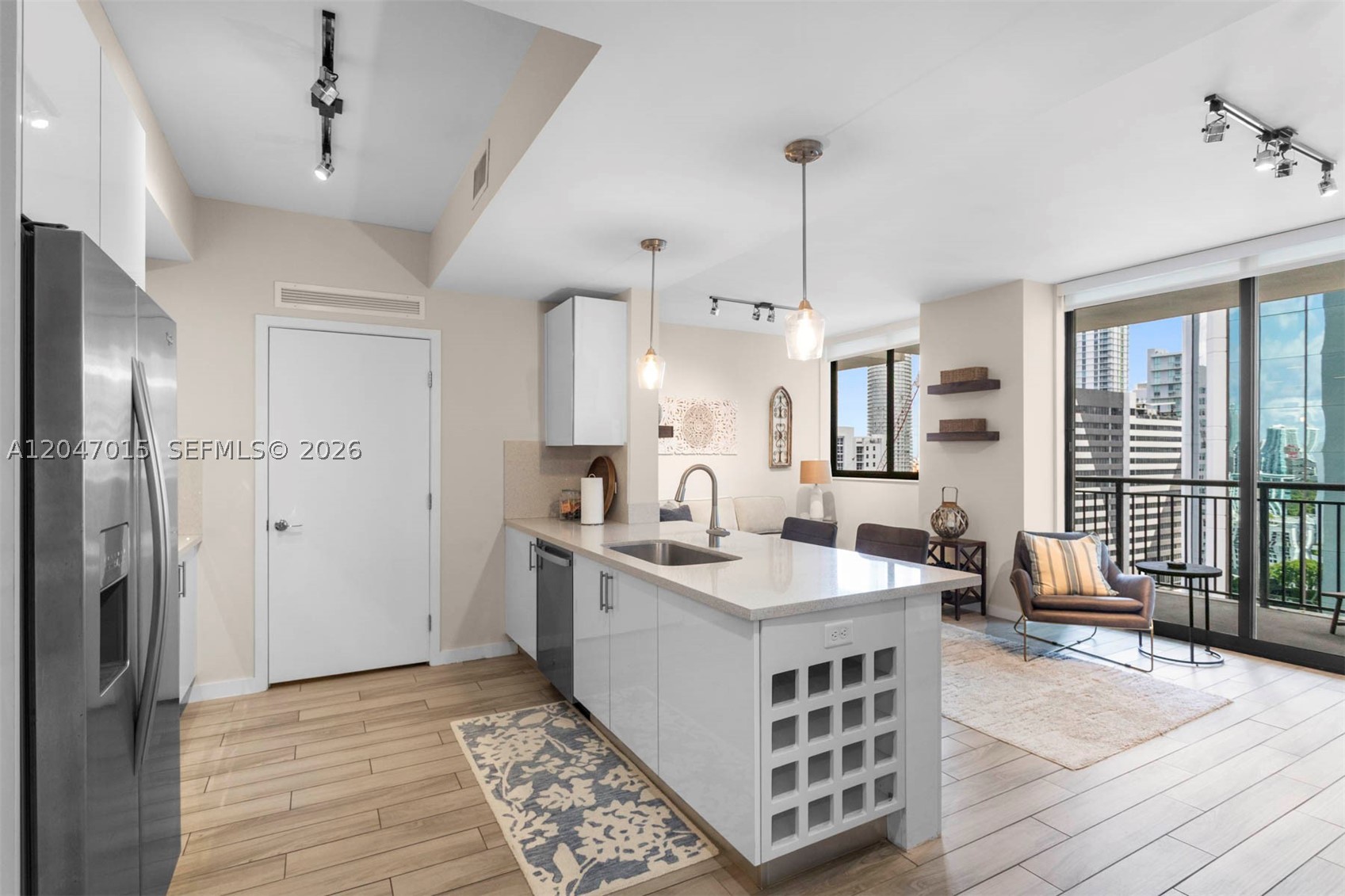 999 Sw 1st Ave 2015 Property Photo 6